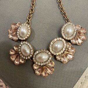 Elegant Pearl and Crystal Necklace